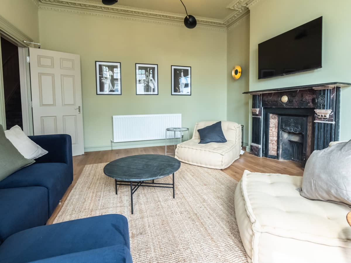 Lounge 4.jpg