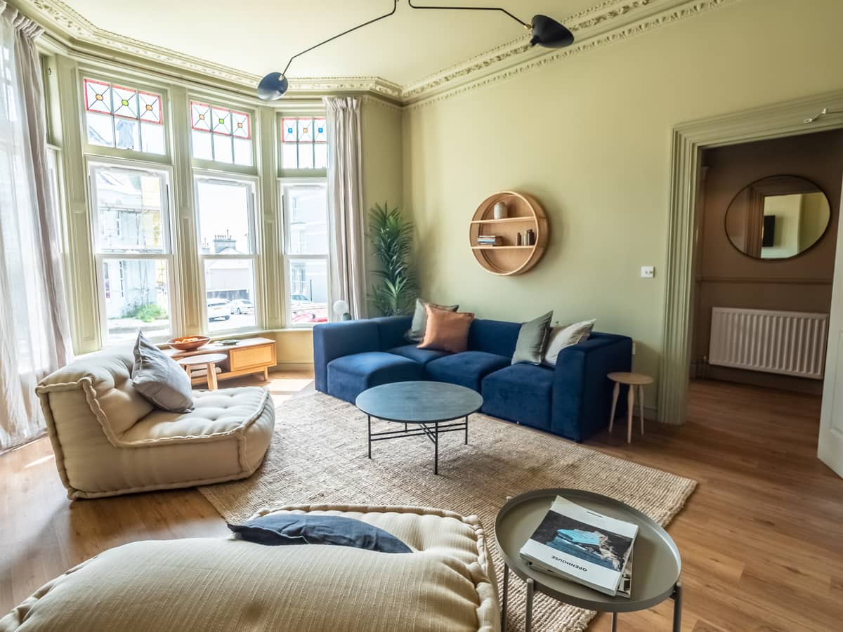 Lounge 2.jpg