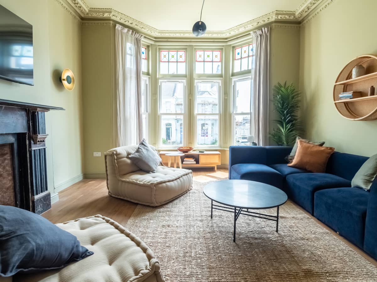 Lounge 1.jpg