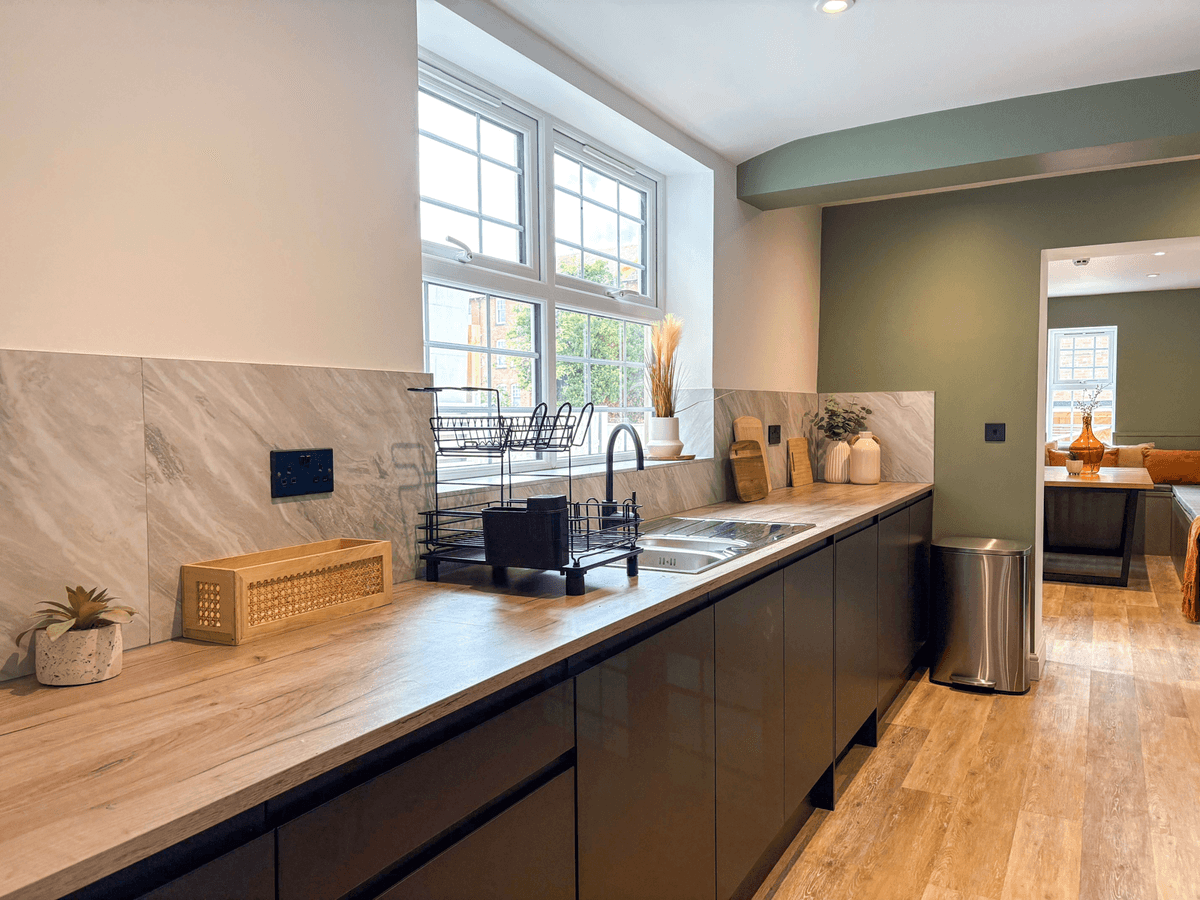 Kitchen(3).JPG