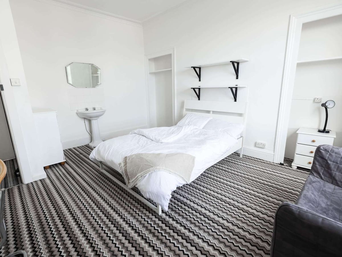 Woodlands Terrace, Greenbank Avenue - Room 6