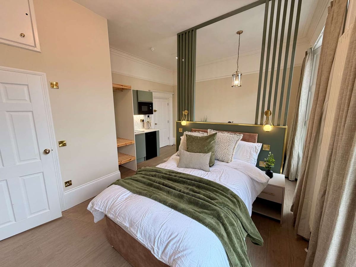 Clarence Street - Room 3