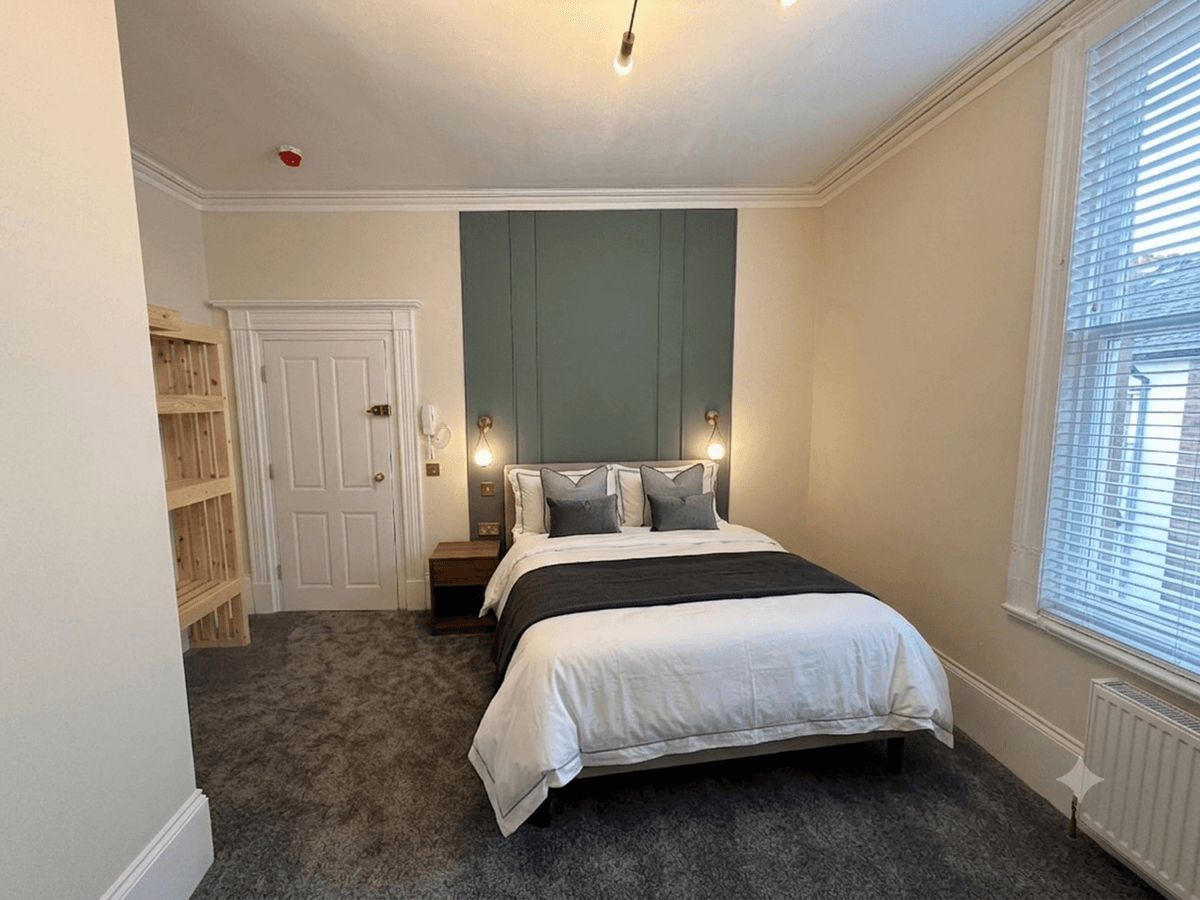 Clarence Street - Room 1