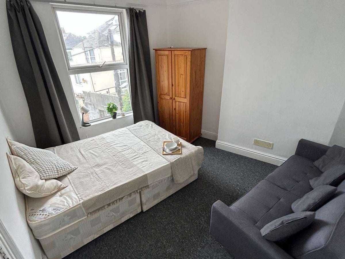 Seymour Avenue - Room 3