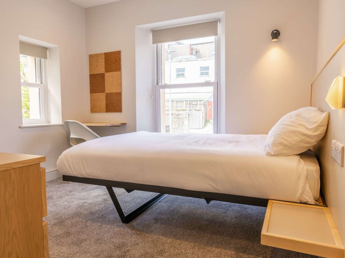 Connaught Avenue - Room 4