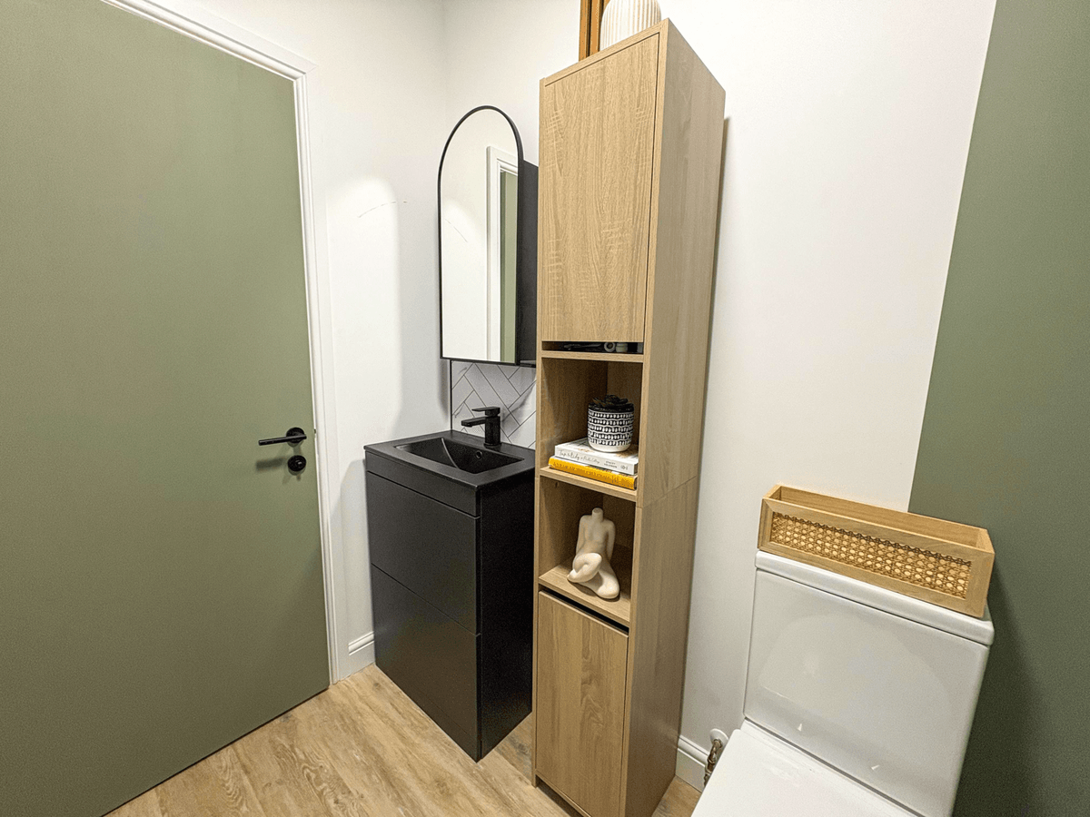 Bathroom 1(1).JPG